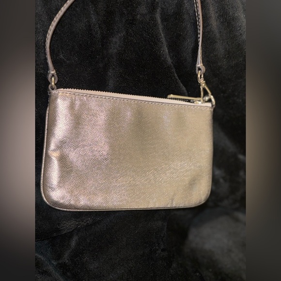 MICHAEL KORS GOLDTONED AUTHENTIC WRISTLET/PURSE Hand bag. - Picture 8 of 14